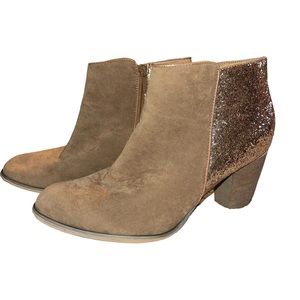 Wanted Women’s Size 10 Ankle Boots Side Zip 3” Heel Tan Suede And Gold Glitter